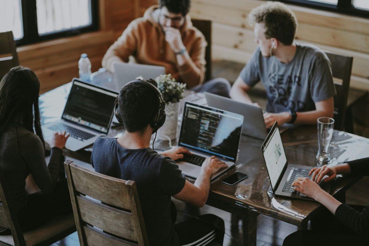 Avenir des espaces de bureau : quels sont les impacts du télétravail et du co-working sur l’immobilier ?