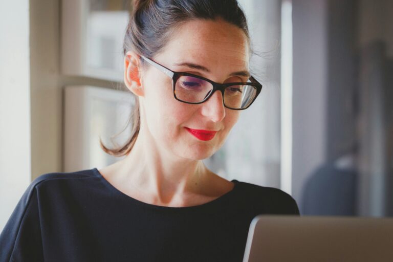 découvrez comment calculer l'allocation aux adultes handicapés et simuler un salaire avec notre simulateur.