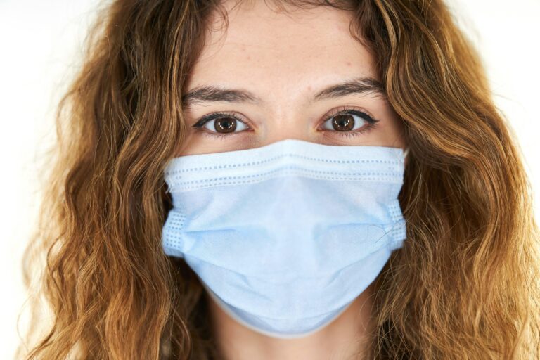découvrez notre gamme de masques confortables et stylés pour une protection efficace au quotidien.