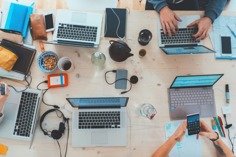 trouvez le nom idéal pour votre entreprise avec nos conseils et outils de génération de noms d'entreprise.